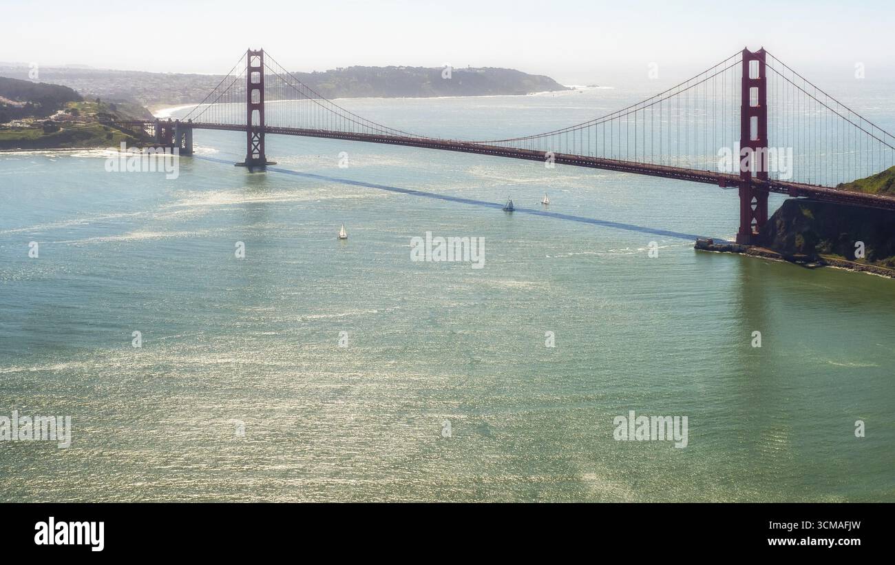 Golden Gate Bridge du côté de la baie, ciel bleu, San Francisco, San Francisco Bay Area, États-Unis d'Amérique, Californie, États-Unis, États-Unis, vue aérienne, bir Banque D'Images