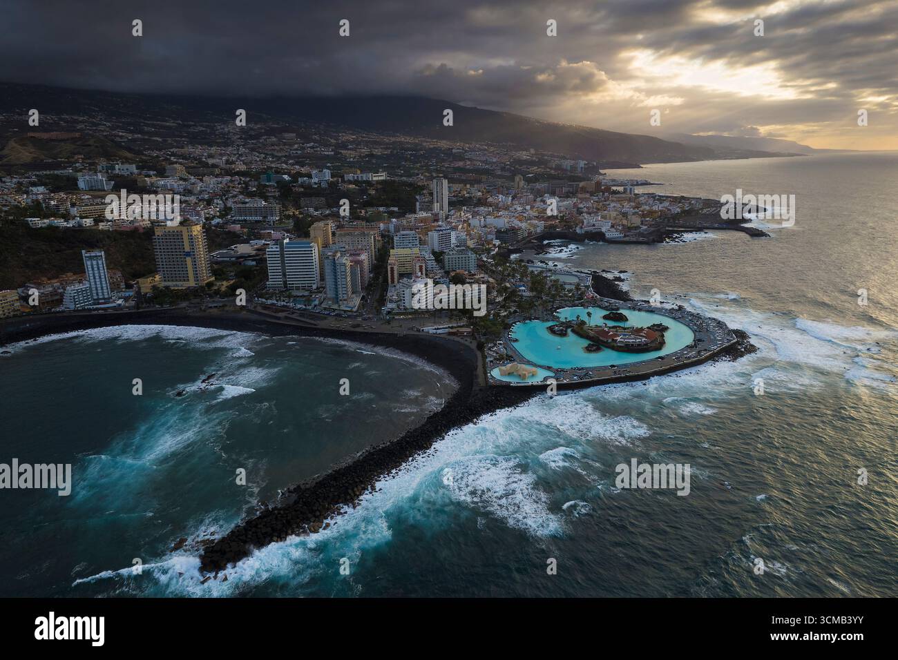 Vue aérienne de Puerto Cruz, île de Tenerife, Espagne Banque D'Images