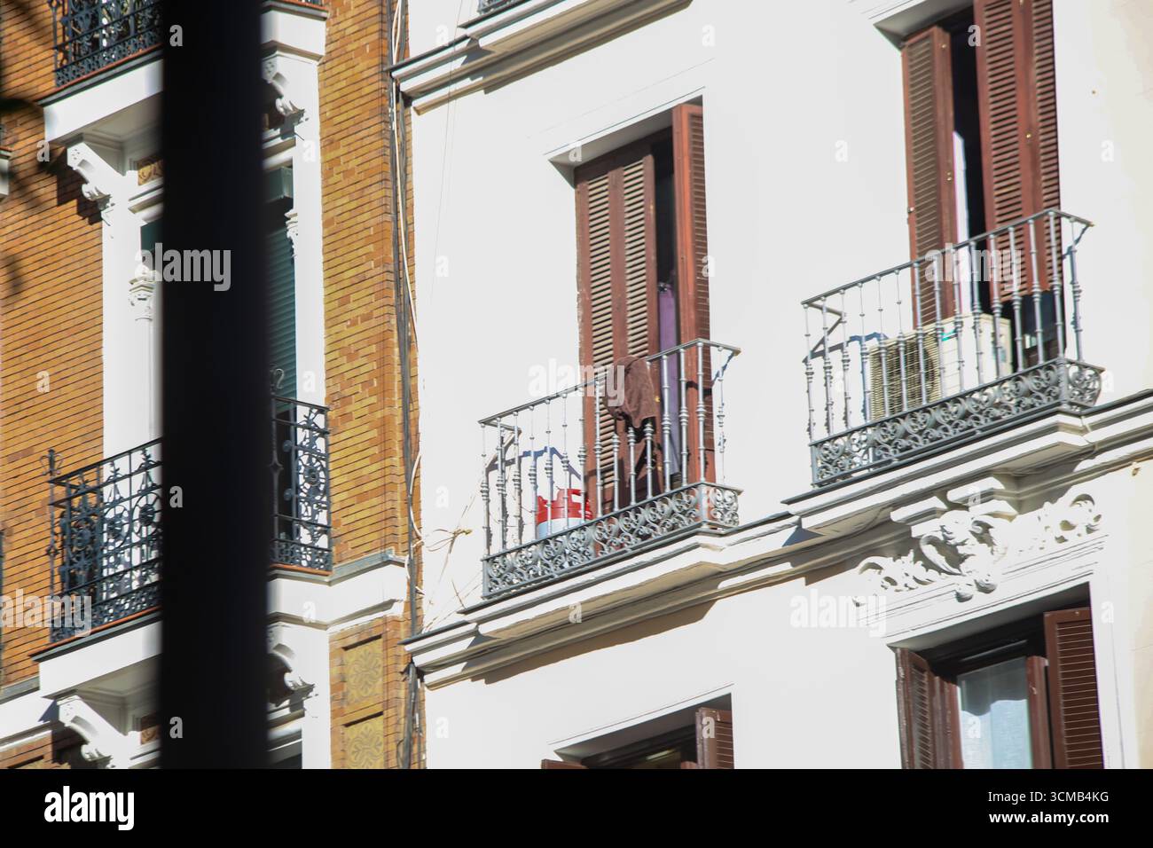 Madrid, Espagne, 15 septembre 2025 : une des bombes au butane lors d'une fausse alerte due à une tentative d'explosion de deux cylindres de butane, le 15 septembre 2025, à Madrid, Espagne. Crédit : Alberto Brevers / Alamy Live News. Banque D'Images