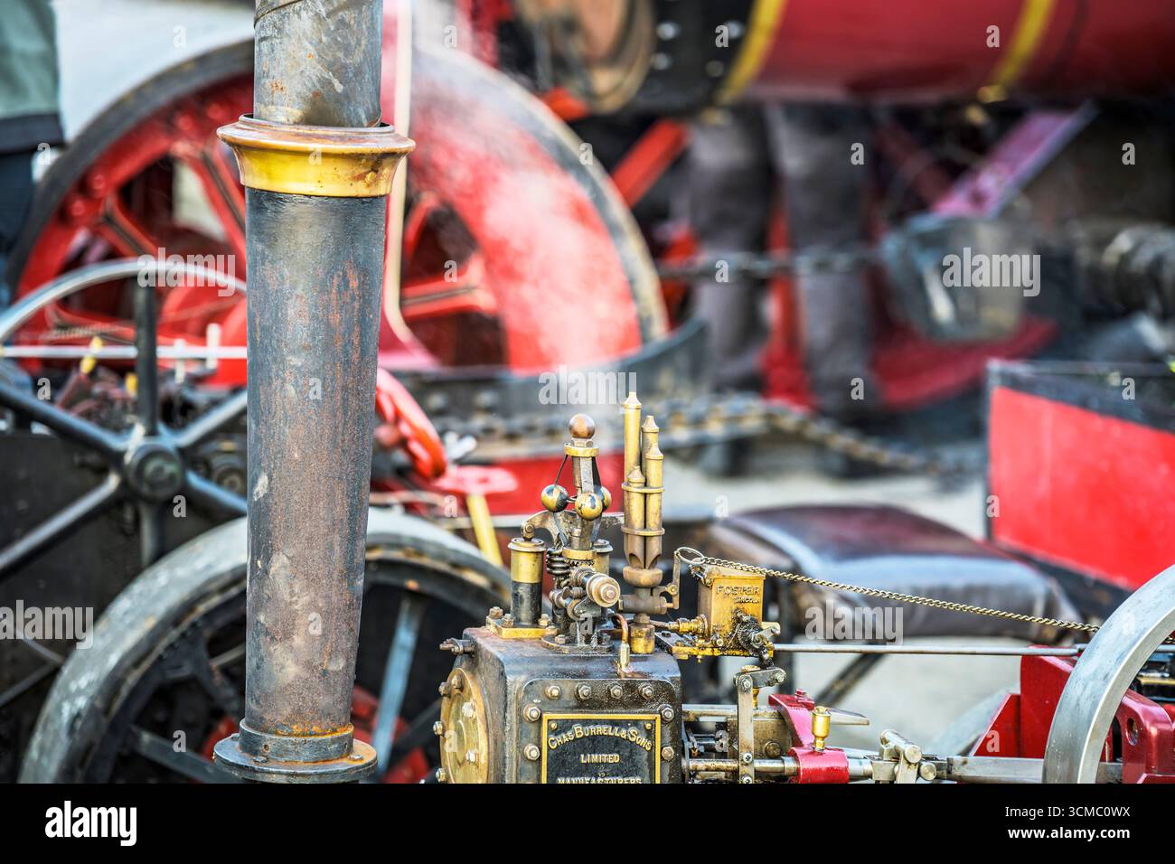 Vue détaillée des tuyaux historiques de machines à vapeur, des vannes et du régulateur en laiton à Coolgreany Vintage Parade, Wexford. Banque D'Images