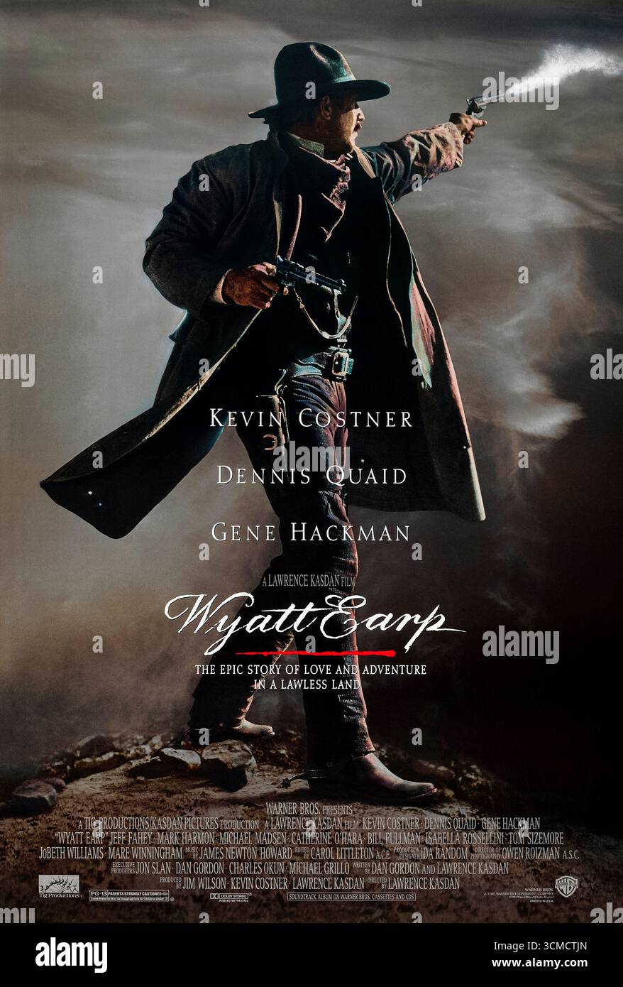 Wyatt Earp (1994) réalisé par Lawrence Kasdan et mettant en vedette Kevin Costner, Dennis Quaid et Gene Hackman. Un récit épique de la vie turbulente du légendaire législateur frontalier menant à l'emblématique fusillade à l'O.K. Corral. Photographie d'une affiche américaine originale de 1994 À USAGE ÉDITORIAL EXCLUSIF. Crédit : BFA / Warner Bros Banque D'Images