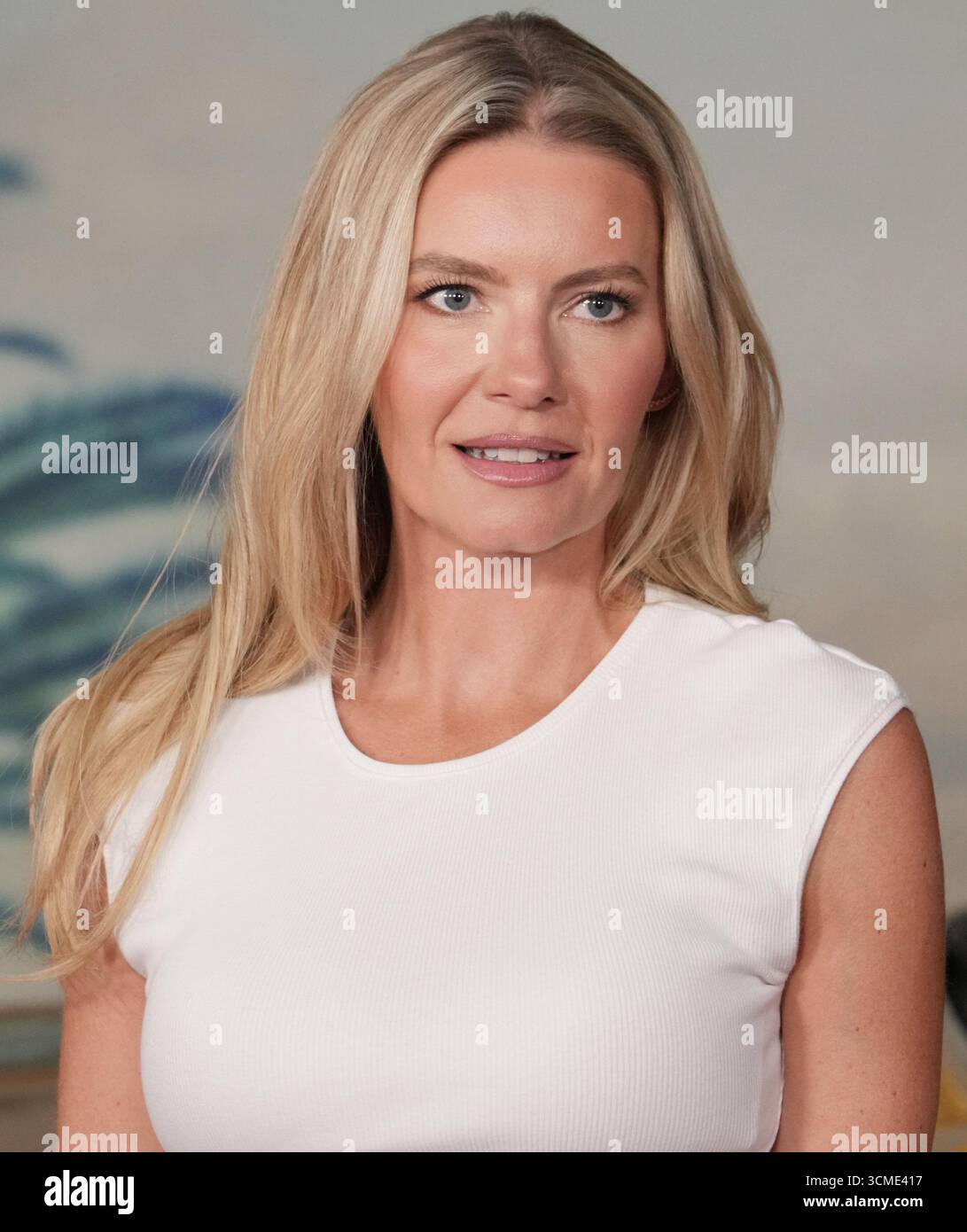 Los Angeles, États-Unis. 15 septembre 2025. Elisha Cuthbert arrive au LONDON CALLING Los Angeles Premiere qui a eu lieu à l'Harmony Gold à Los Angeles, CA le lundi, ?septembre 15, 2025. (Photo de Sthanlee B. Mirador/Sipa USA) crédit : Sipa USA/Alamy Live News Banque D'Images