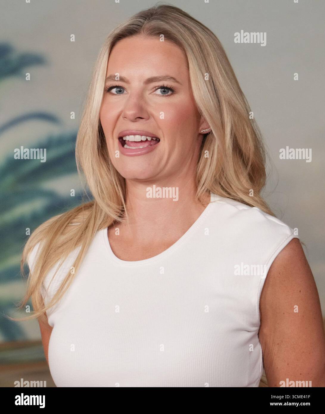 Los Angeles, États-Unis. 15 septembre 2025. Elisha Cuthbert arrive au LONDON CALLING Los Angeles Premiere qui a eu lieu à l'Harmony Gold à Los Angeles, CA le lundi, ?septembre 15, 2025. (Photo de Sthanlee B. Mirador/Sipa USA) crédit : Sipa USA/Alamy Live News Banque D'Images