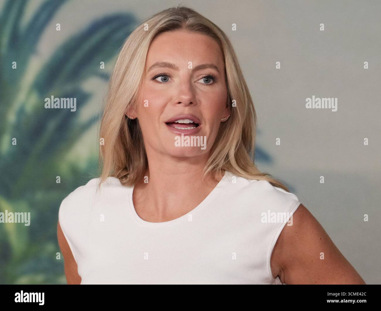 Los Angeles, États-Unis. 15 septembre 2025. Elisha Cuthbert arrive au LONDON CALLING Los Angeles Premiere qui a eu lieu à l'Harmony Gold à Los Angeles, CA le lundi, ?septembre 15, 2025. (Photo de Sthanlee B. Mirador/Sipa USA) crédit : Sipa USA/Alamy Live News Banque D'Images