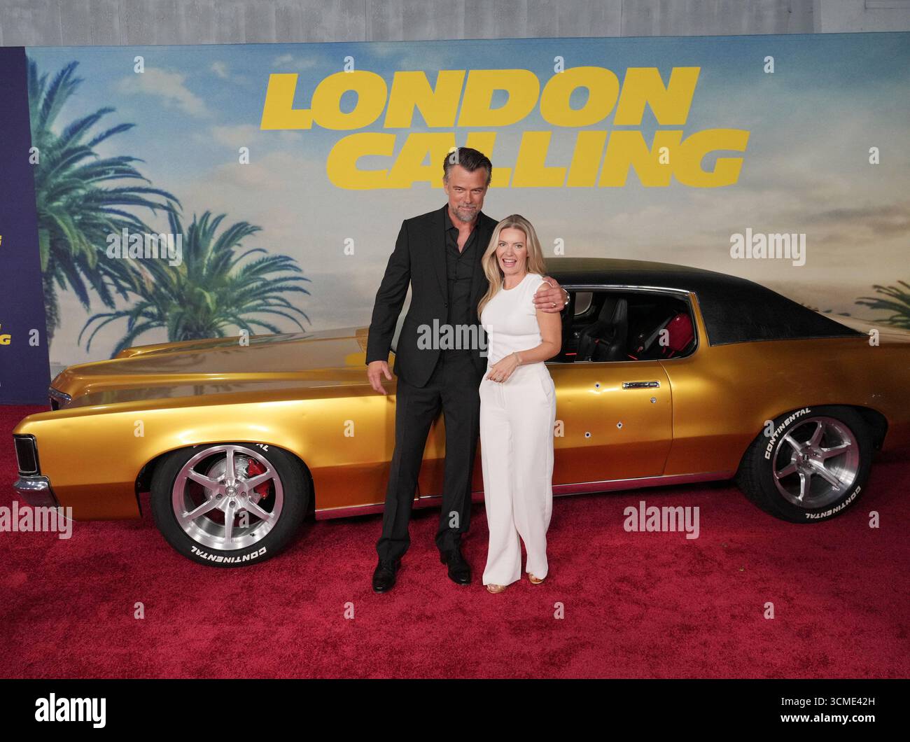 Los Angeles, États-Unis. 15 septembre 2025. (G-d) Josh Duhamel et Elisha Cuthbert à la première de LONDON CALLING Los Angeles qui s'est tenue à l'Harmony Gold à Los Angeles, CA le lundi, ?septembre 15, 2025. (Photo de Sthanlee B. Mirador/Sipa USA) crédit : Sipa USA/Alamy Live News Banque D'Images