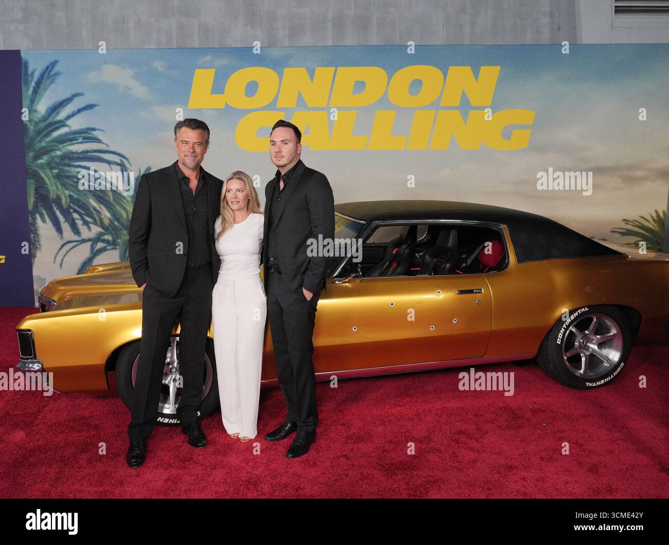 Los Angeles, États-Unis. 15 septembre 2025. (G-d) Josh Duhamel, Elisha Cuthbert et Allan Ungar à la première de LONDON CALLING Los Angeles qui s'est tenue à l'Harmony Gold à Los Angeles, CA le lundi, ?septembre 15, 2025. (Photo de Sthanlee B. Mirador/Sipa USA) crédit : Sipa USA/Alamy Live News Banque D'Images