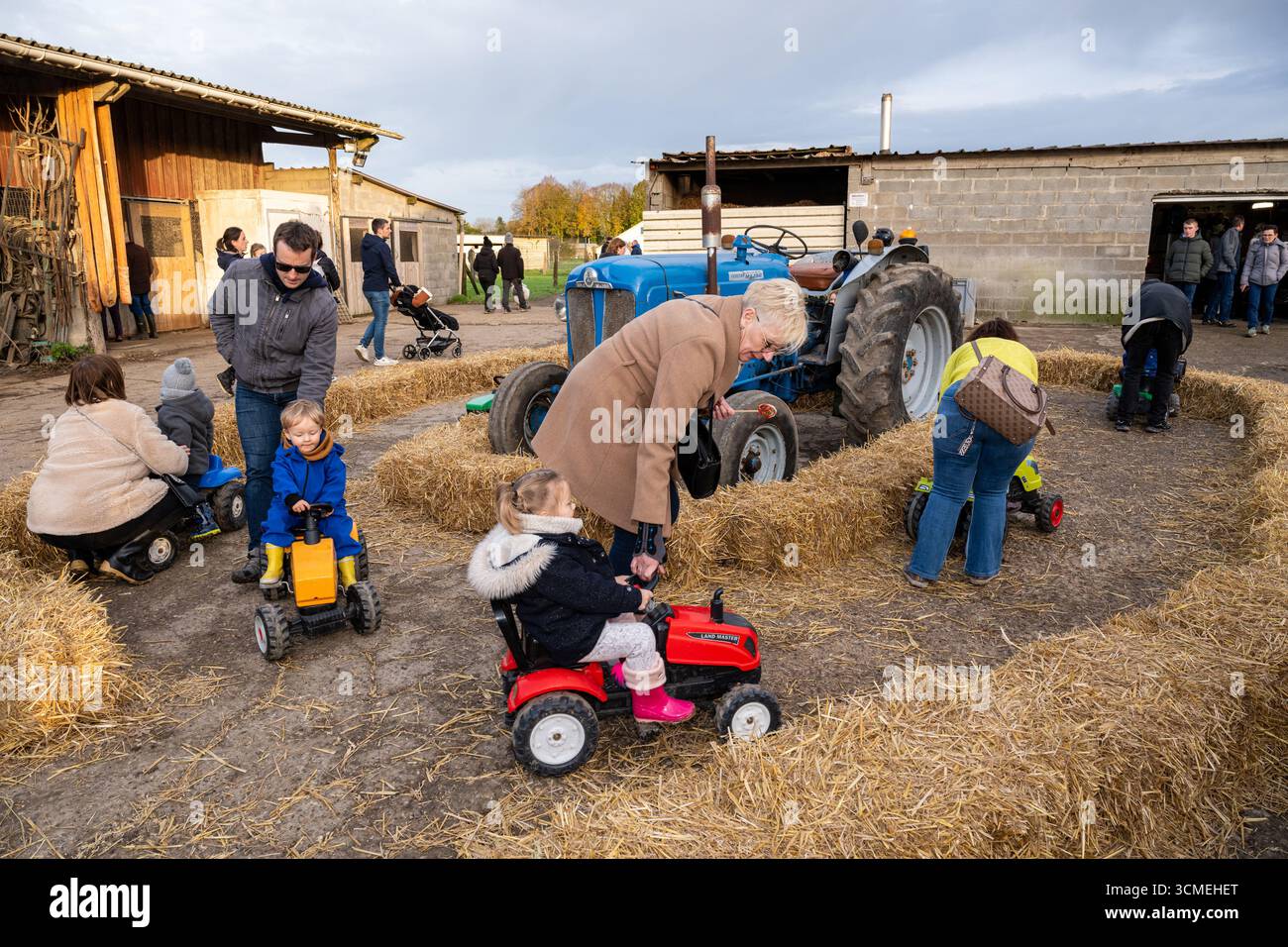 Ferme des Chataigniers à Catenay (nord de la France) : journée portes ouvertes annuelle dans cette ferme qui vend des produits agricoles (viandes cuites, produits laitiers, etc Banque D'Images