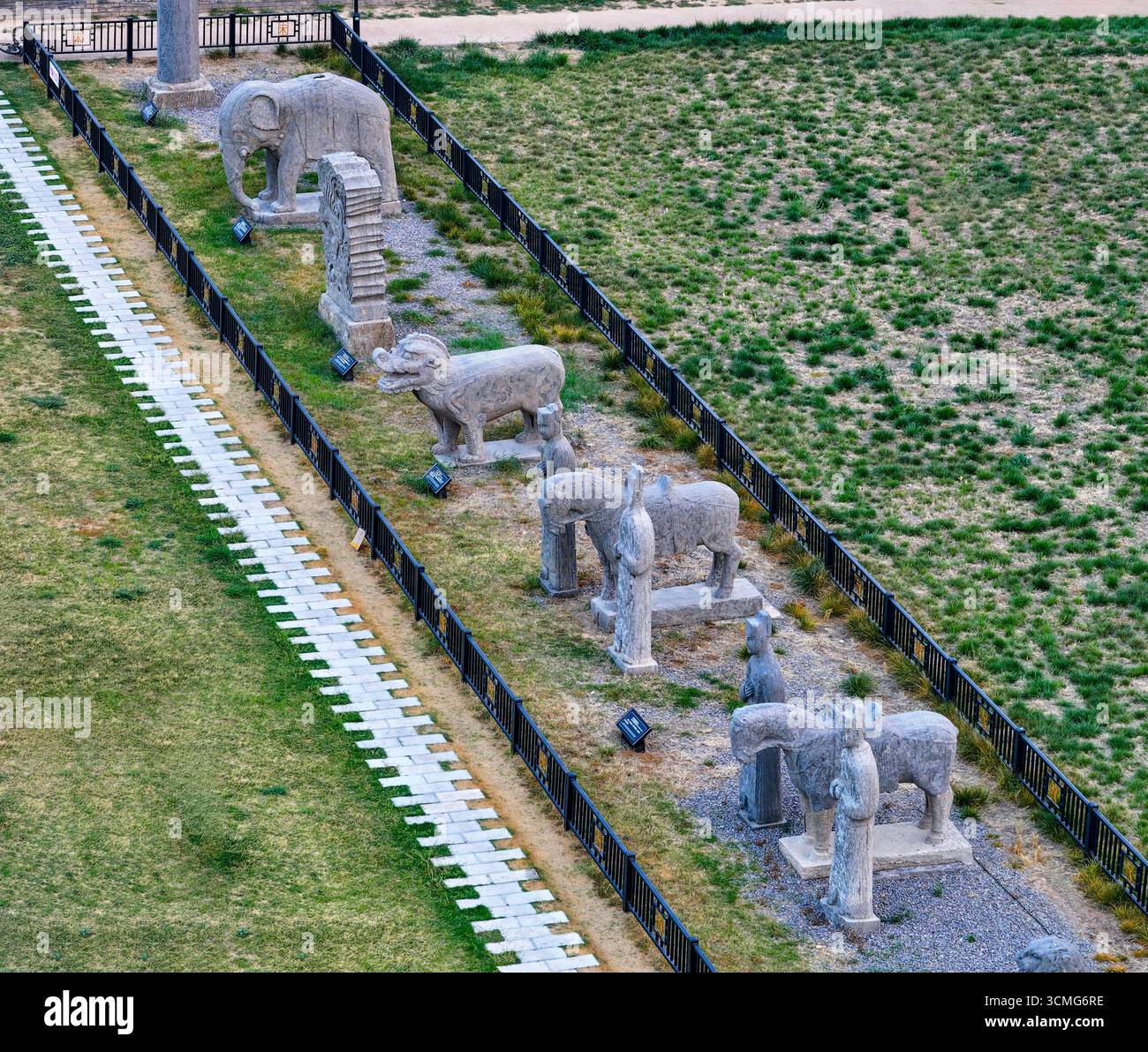 Photographie aérienne du parc du site culturel de Yonghouling du mausolée impérial de la dynastie des Song du Nord dans la ville de Gongyi Banque D'Images