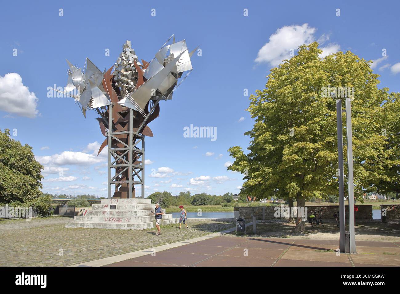 Sculpture fleur de sel par Anders Nyborg 1997, point de repère, symbole pour cristal de sel, sel, acier inoxydable, fer, art moderne, art abstrait, grande sculpture Banque D'Images