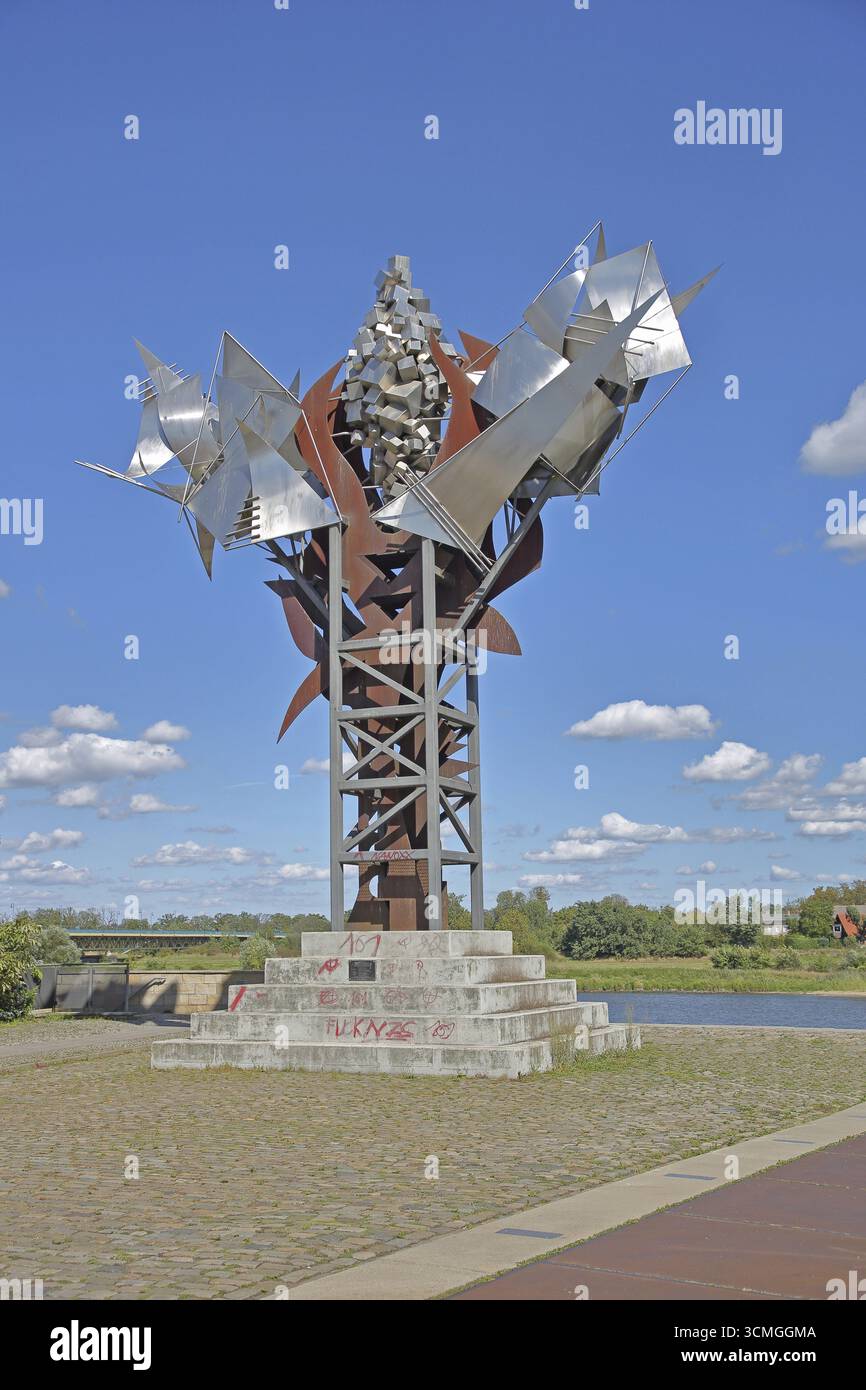 Sculpture fleur de sel par Anders Nyborg 1997, point de repère, symbole pour cristal de sel, sel, acier inoxydable, fer, art moderne, art abstrait, grande sculpture Banque D'Images