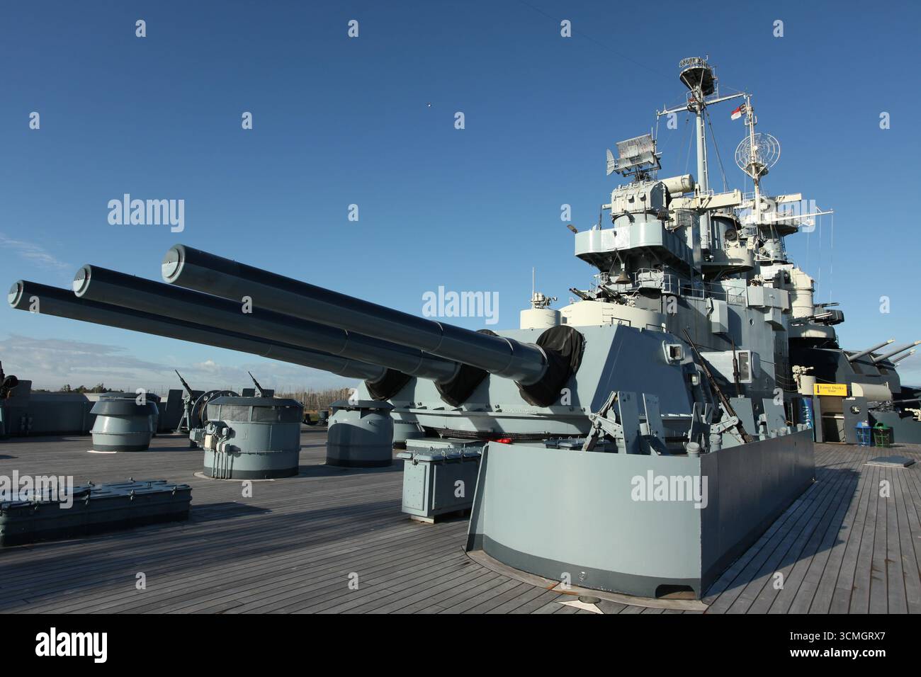 Canons de 16 pouces à bord de l'USS North Carolina (BB-55) à Wilmington, Caroline du Nord. Banque D'Images