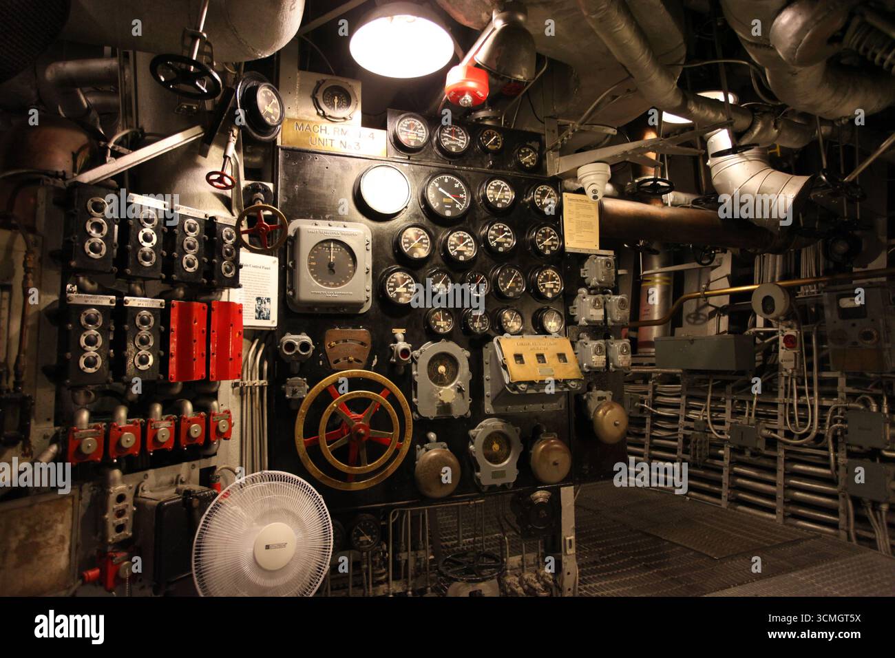 Panneau de commande de salle des machines à bord de l'USS North Carolina (BB-55) Banque D'Images
