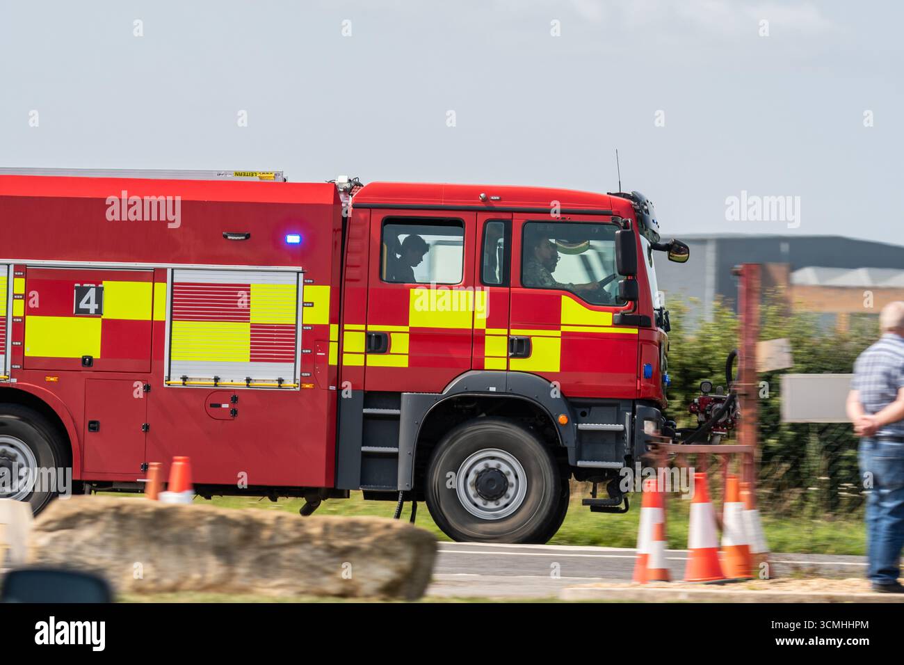 Appareil de service d'incendie et de sauvetage de la RAF Defence #4 répondant à un appel à la RAF Waddington, Lincolnshire Banque D'Images