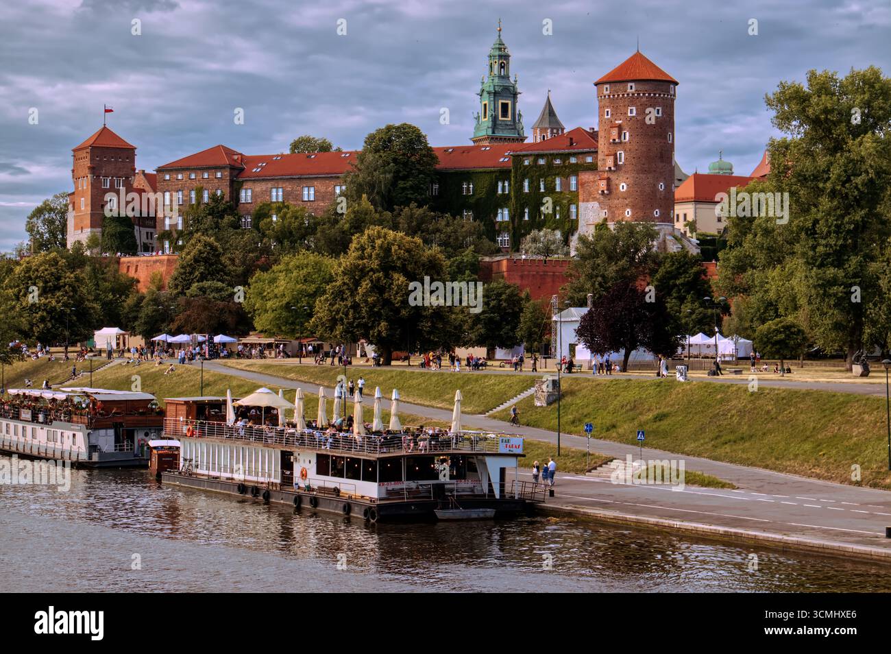 CRACOVIE, POLOGNE 29 JUIN 2025 : Château de Wawel ou Wawel dans la ville de Cracovie en Pologne. Banque D'Images