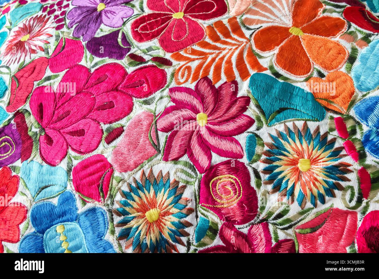 Miami Beach Floride, gros plan détail, broderie florale, tissu artisanal textile fait à la main, motif de fil coloré, fleur rouge rose orange bleu violet Banque D'Images