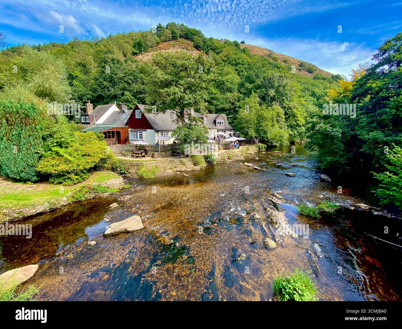Fingle Bridge Inn sur la rivière Teign, Dartmoor, Devon Banque D'Images