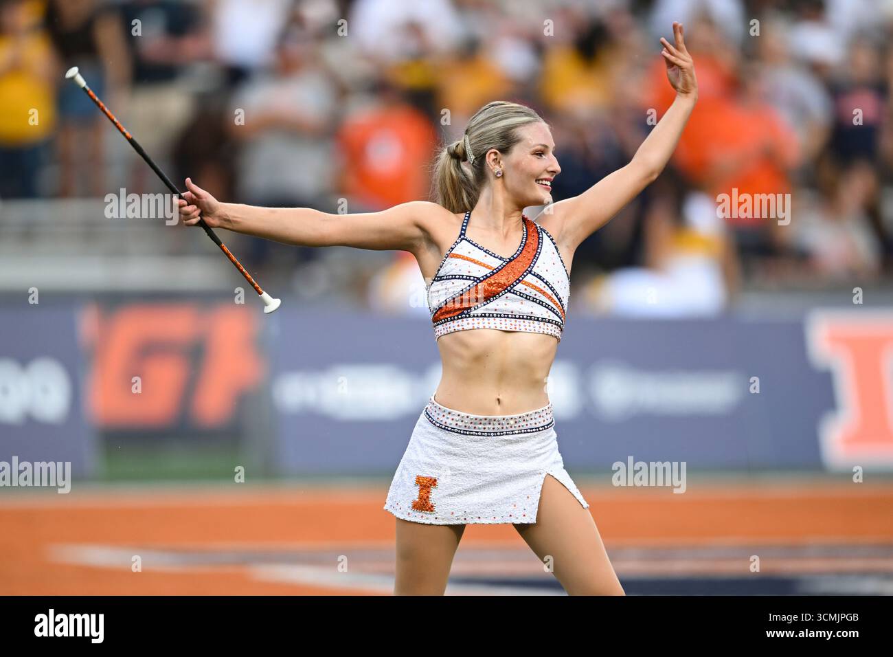 CHAMPAIGN, IL - SEPTEMBER 13: A member of the Illinois color guard performs prior to a college football game between the Western Michigan Broncos and Illinois Fighting Illini on September 13, 2025 at Gies Memorial Stadium in Champaign, IL (Photo by James Black/Icon Sportswire) (Icon Sportswire via AP Images) Banque D'Images