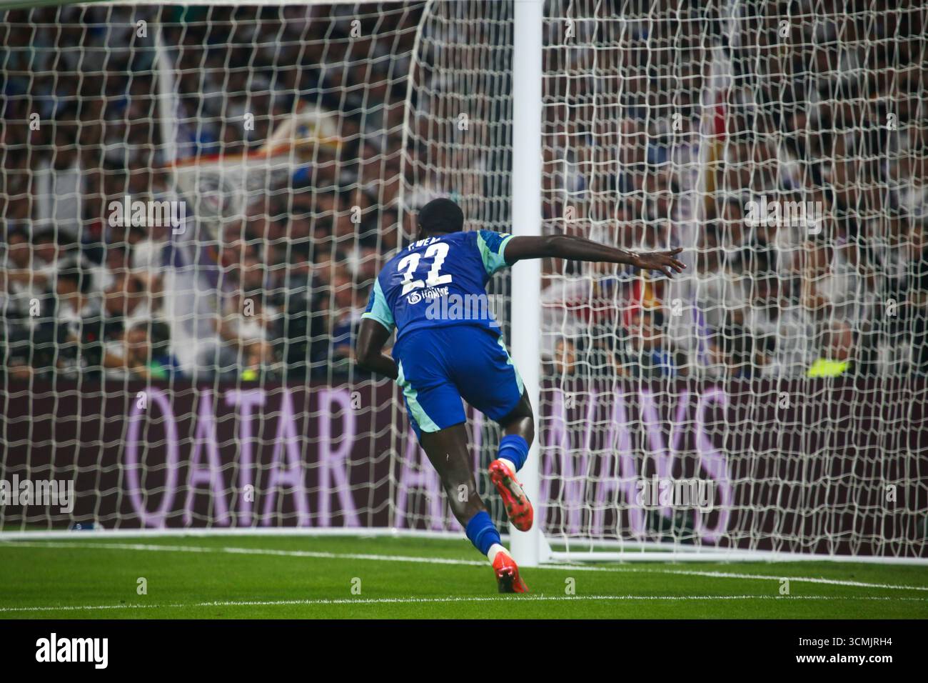 Madrid, Espagne, 16 septembre 2025 : Timothy Weah (22 ans) de Marseille célèbre avoir marqué le premier but de son équipe lors de la manche de la Ligue des Champions 2025-26 de la 1ère journée entre le Real Madrid et Marseille au stade Santiago Bernabeu le 16 septembre 2025 à Madrid, Espagne. Crédit : Alberto Brevers / Alamy Live News. Banque D'Images