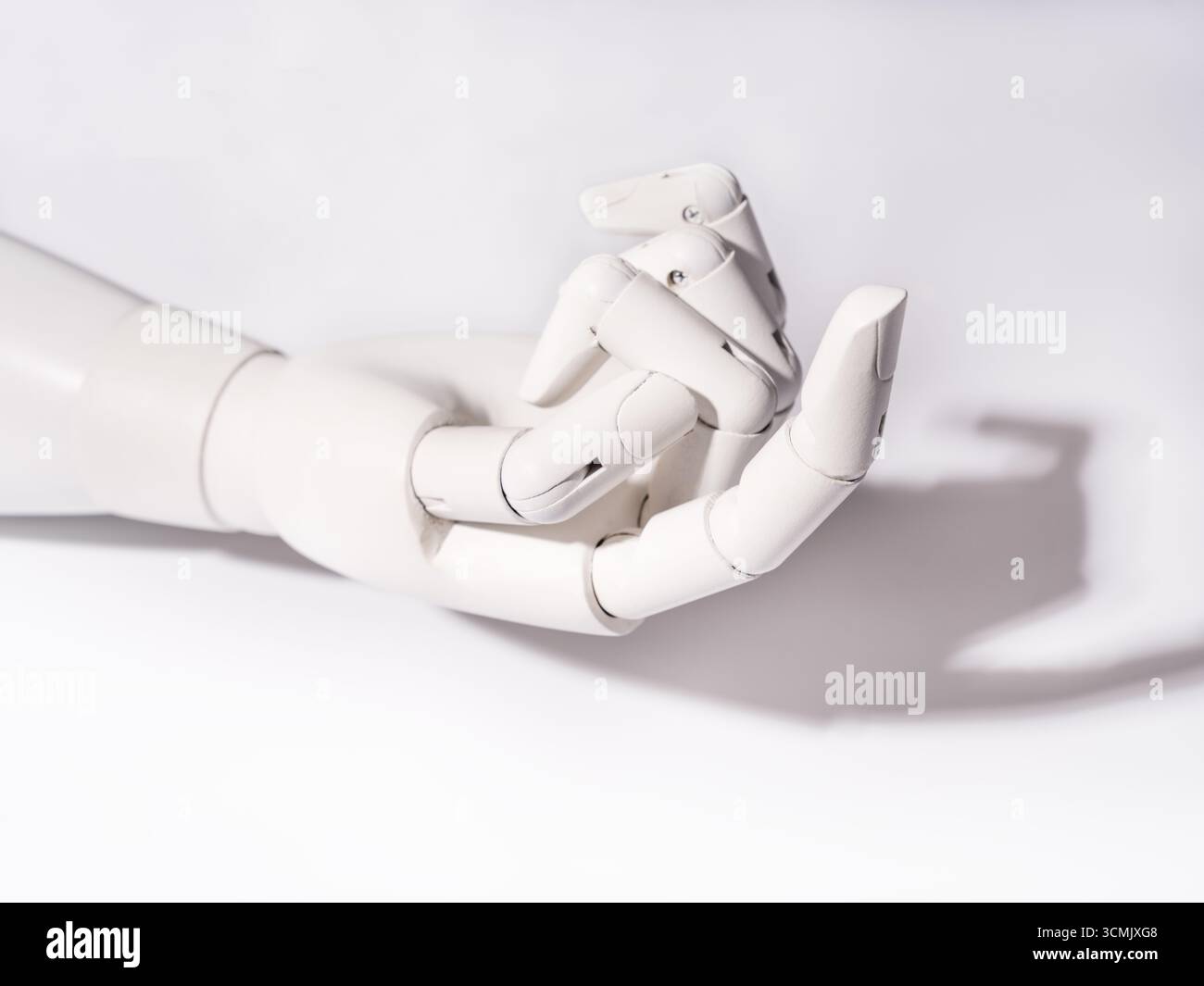 La main du robot est sur fond blanc Banque D'Images