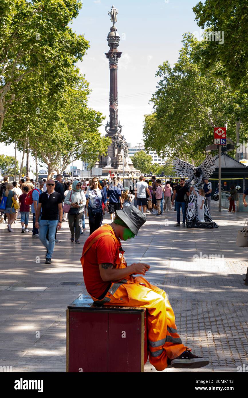 Artiste de rue se préparant à travailler sur Las Ramblas à Barcelone. Banque D'Images