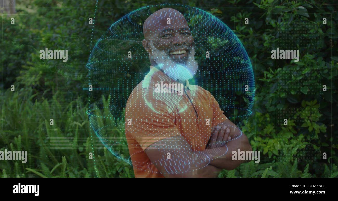 Homme afro-américain souriant croisant les bras vêtu d'une chemise orange dans un jardin luxuriant, avec globe holographique Banque D'Images