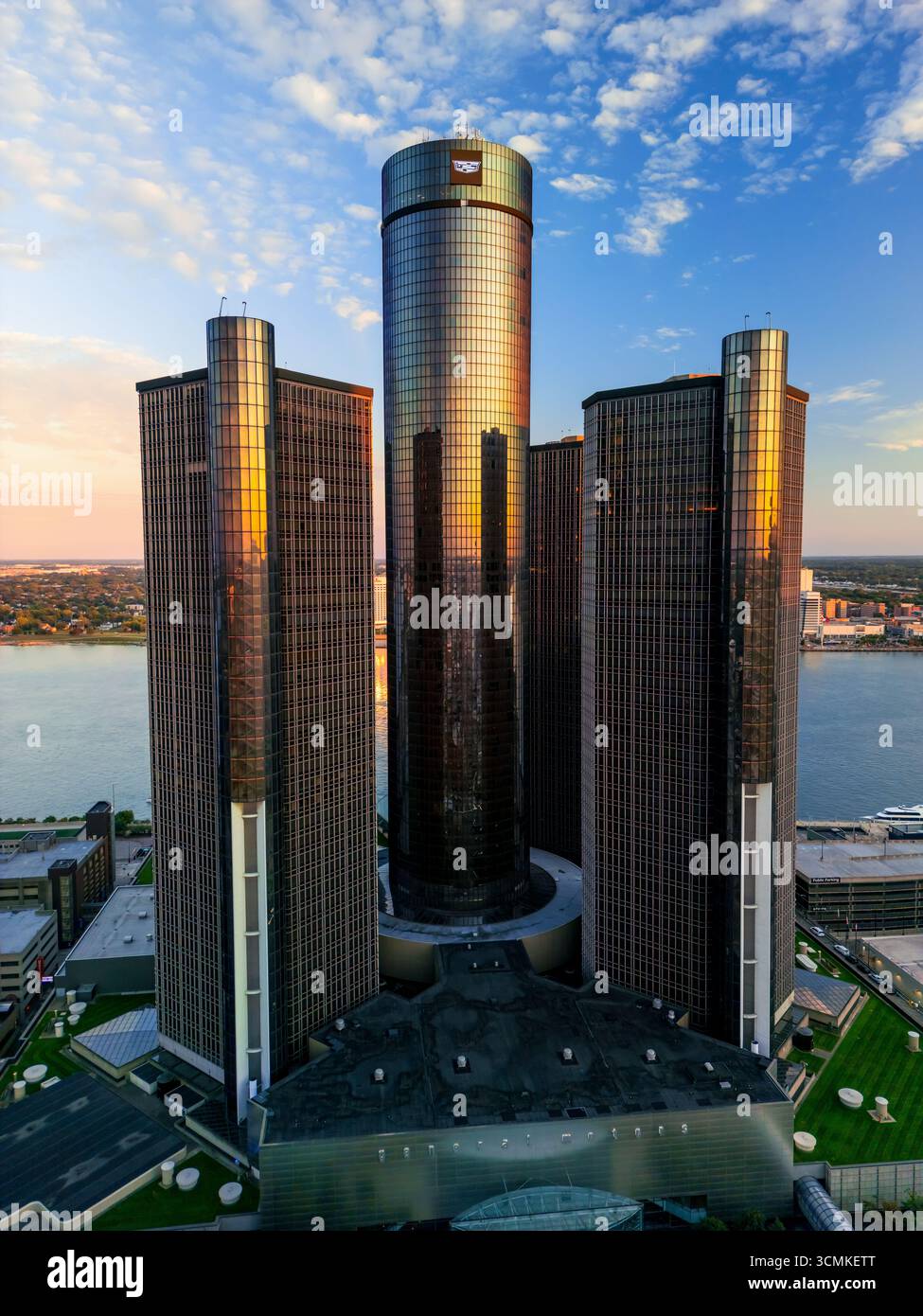 Detroit, mi, États-Unis - 10 septembre 2025 : bâtiment du siège social de General Motors à Detroit Downtown, le plus grand constructeur automobile des états-Unis Banque D'Images