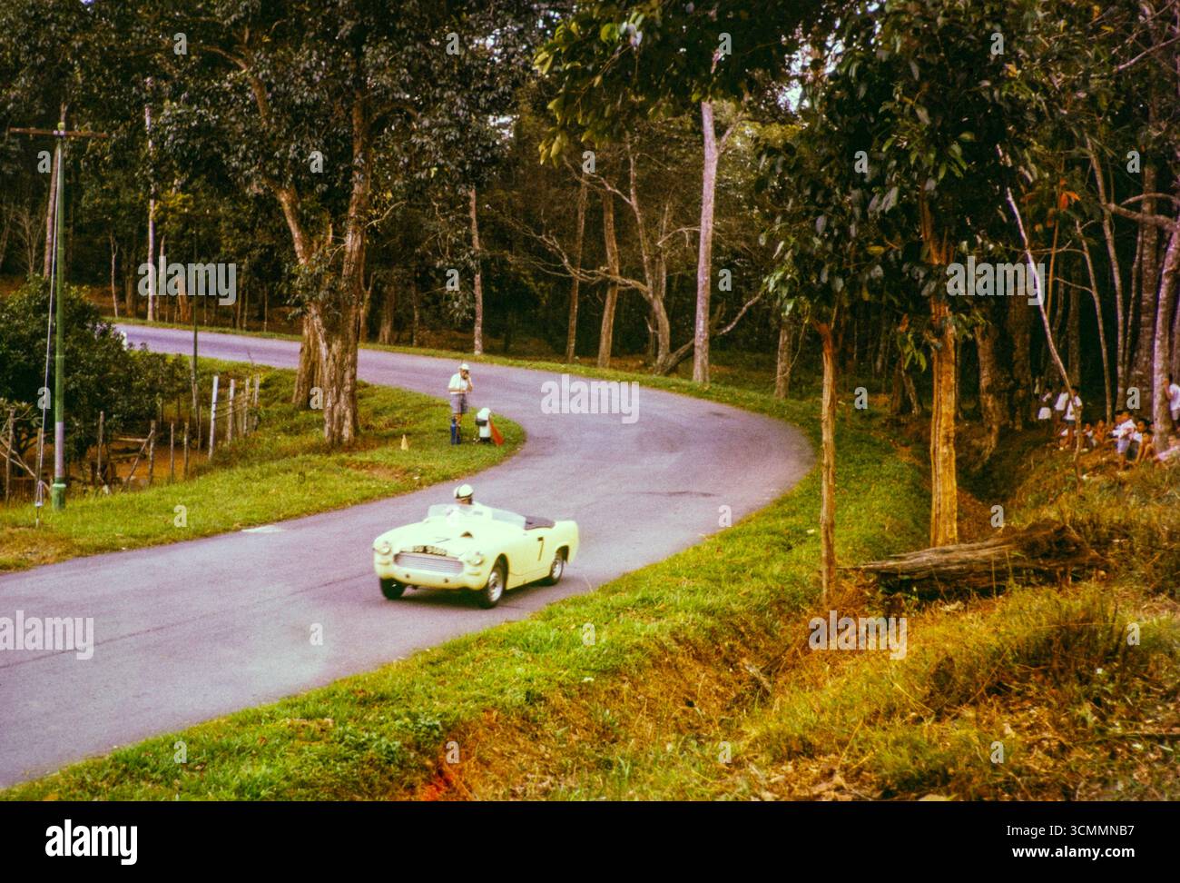 Événement de sport automobile, Old Upper Thomson Road Sprint, Singapore Motor Club, Singapour, Asie du Sud-est, 10 février 1963, Austin-Healey Sprite voiture ronde de Devil's Bend pilote William Young ou Tan Ah Bee Banque D'Images