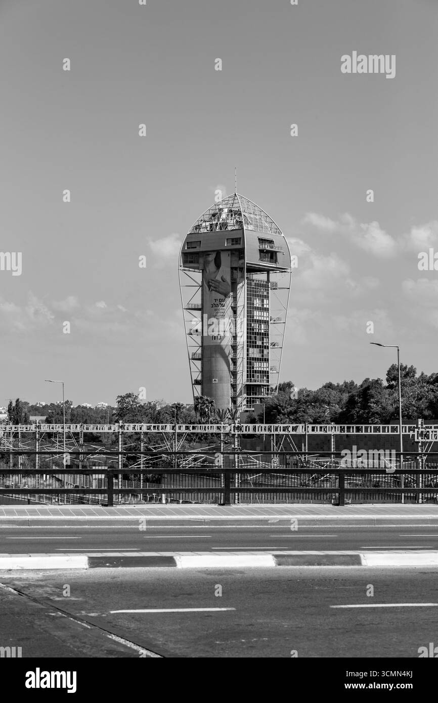 Ramat Gan, Israël - octobre 2023 - Migdal Hagan, également connu sous le nom de Migdal Pivko est une tour résidentielle située à l'extrémité nord-ouest de Ramat Gan. Banque D'Images