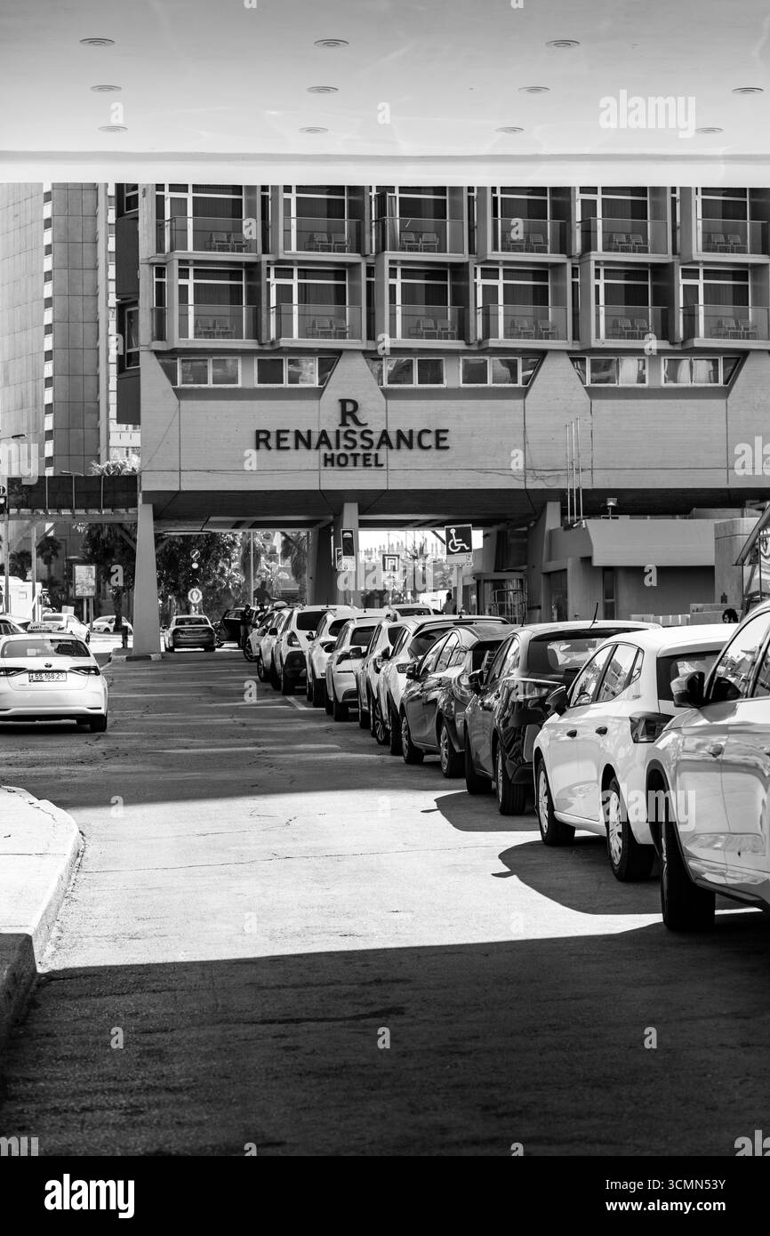 Tel Aviv, Israël - 12 octobre 2023 - signe logo de l'Hôtel Renaissance, situé le long de la promenade de tel Aviv. Banque D'Images