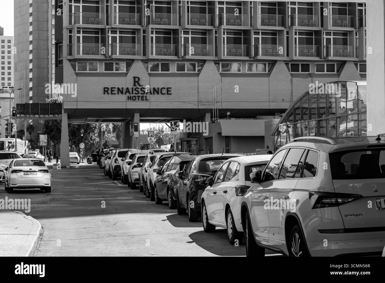 Tel Aviv, Israël - 12 octobre 2023 - signe logo de l'Hôtel Renaissance, situé le long de la promenade de tel Aviv. Banque D'Images