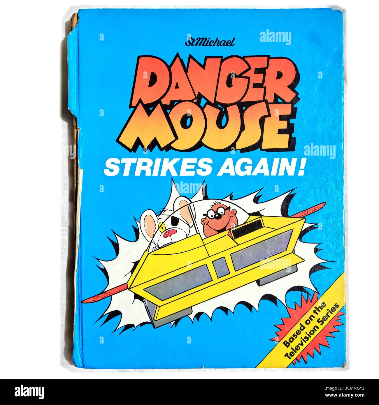Danger Mouse frappe encore une fois le livre relié devant. Studio mis en place photo de couverture de livre sur fond clair. Banque D'Images
