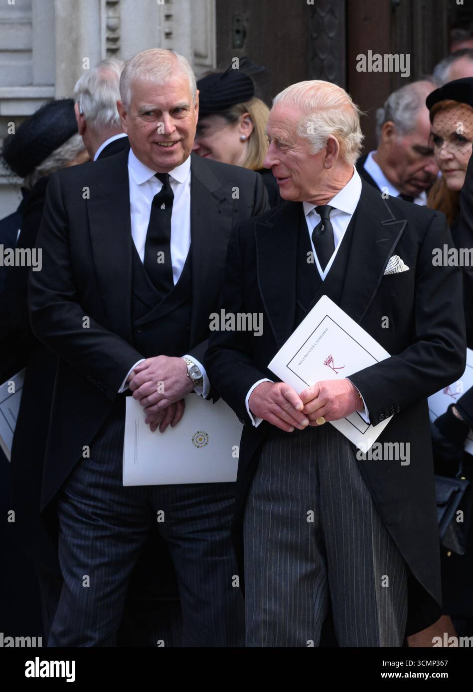 Londres, Royaume-Uni. 16 septembre 2025. Le prince Andrew, le duc d'York et le roi Charles aux funérailles de la duchesse de Kent, cathédrale de Westminster. Credi Banque D'Images