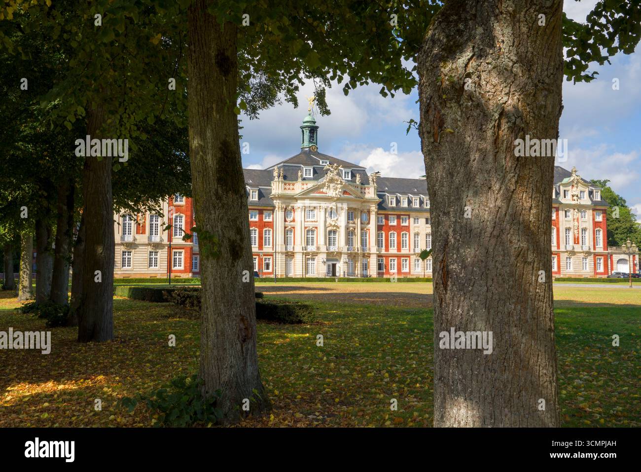 Prince Bishop's Castle, Fürstbischöflichen Schloss, Westphalian Wilhelms University, Münster, Rhénanie du Nord-Westphalie, Allemagne, Europe Banque D'Images