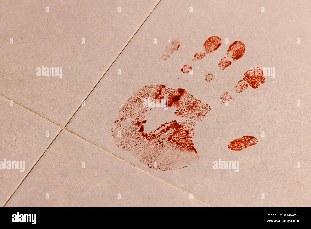 scène de crime carrelée d'empreinte de main de sang Banque D'Images