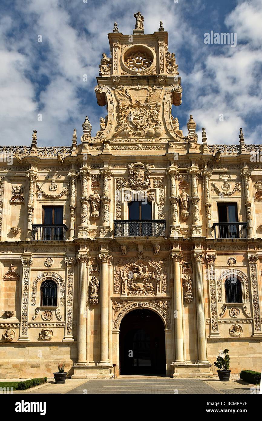 Le portail central de l'ancien monastère de Saint Marc de León Banque D'Images