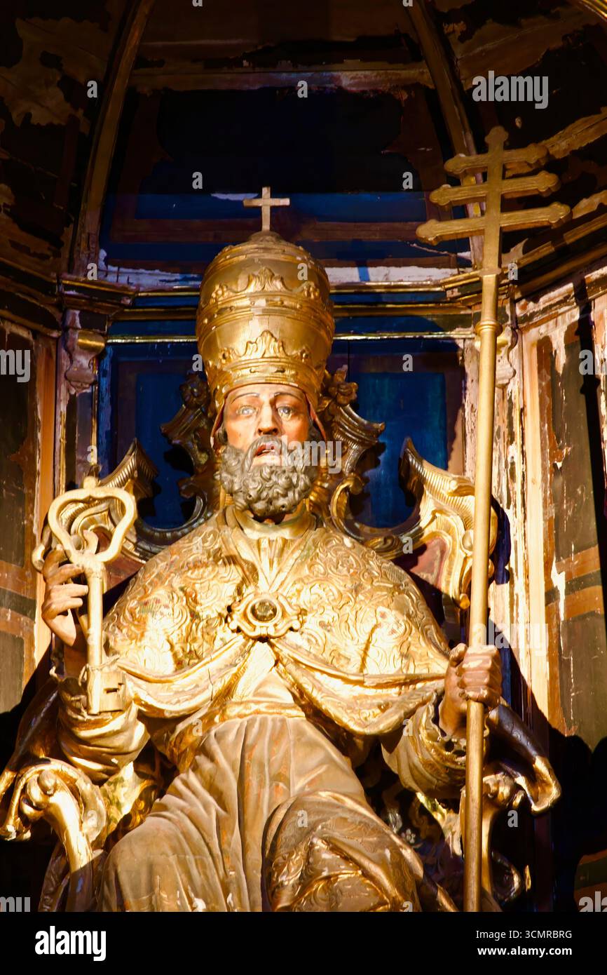 Statue dorée de style rococo du XVIIIe siècle dans la chapelle Saint-Pierre intronisée comme cathédrale du pape du Saint-Sauveur Jerez de la Frontera Espagne Europe Banque D'Images