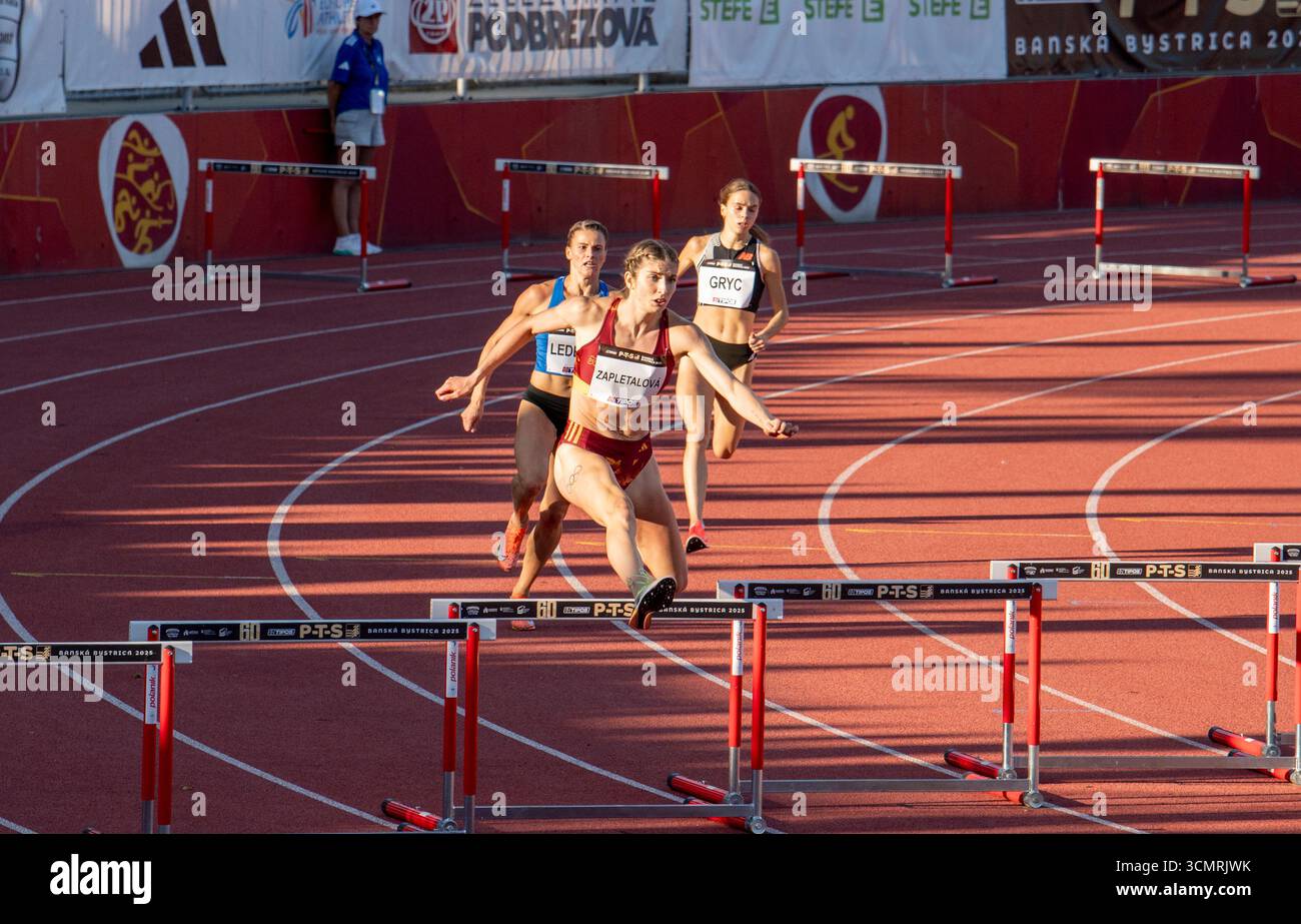 Banska Bystrica, Slovaquie - 8 août 2025 : Emma Zapletalova lors de la réunion Tipos PTS 2025. Emma Zapletalova est une athlète slovaque spécialisée Banque D'Images