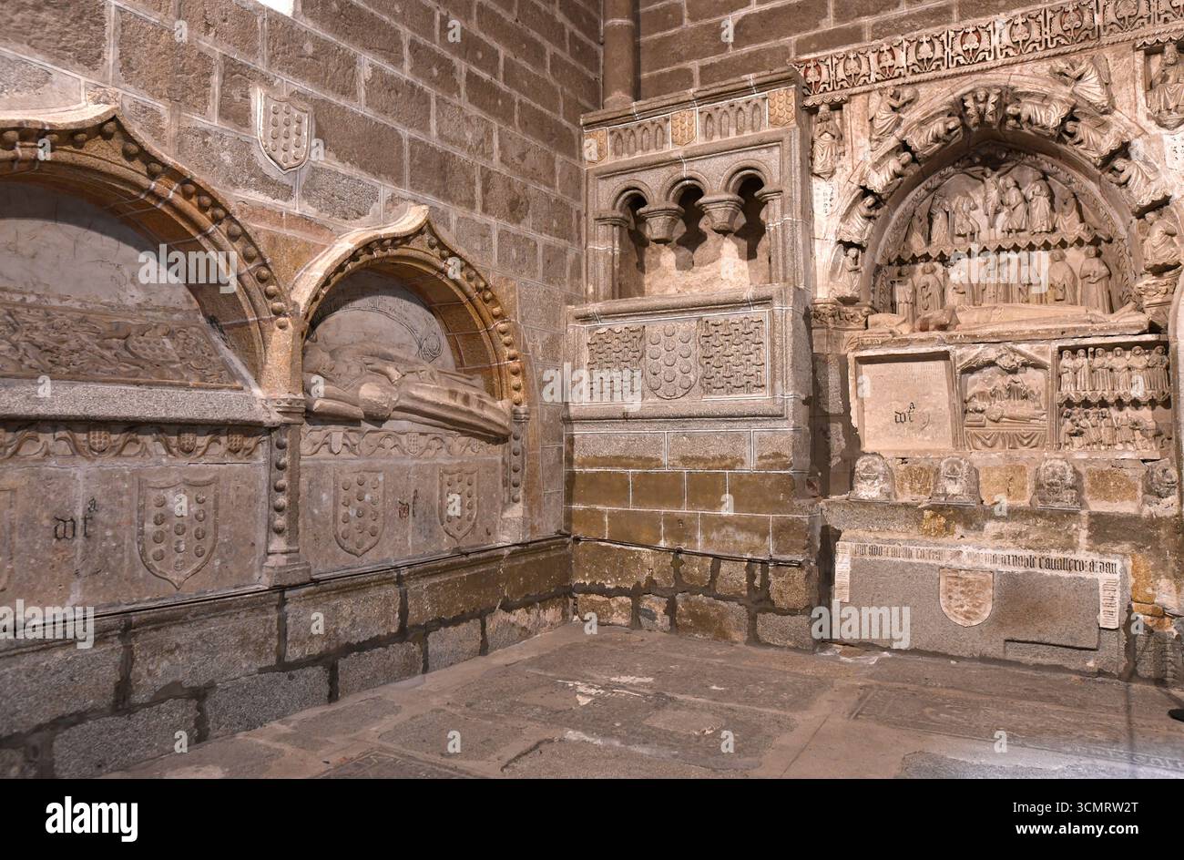 Ville de Ávila, cathédrale El Salvador (roman et gothique, 12-15ème siècle). Patrimoine mondial de l'UNESCO. Tombes (chapelle San Miguel). Castilla y León, Espagne. Banque D'Images