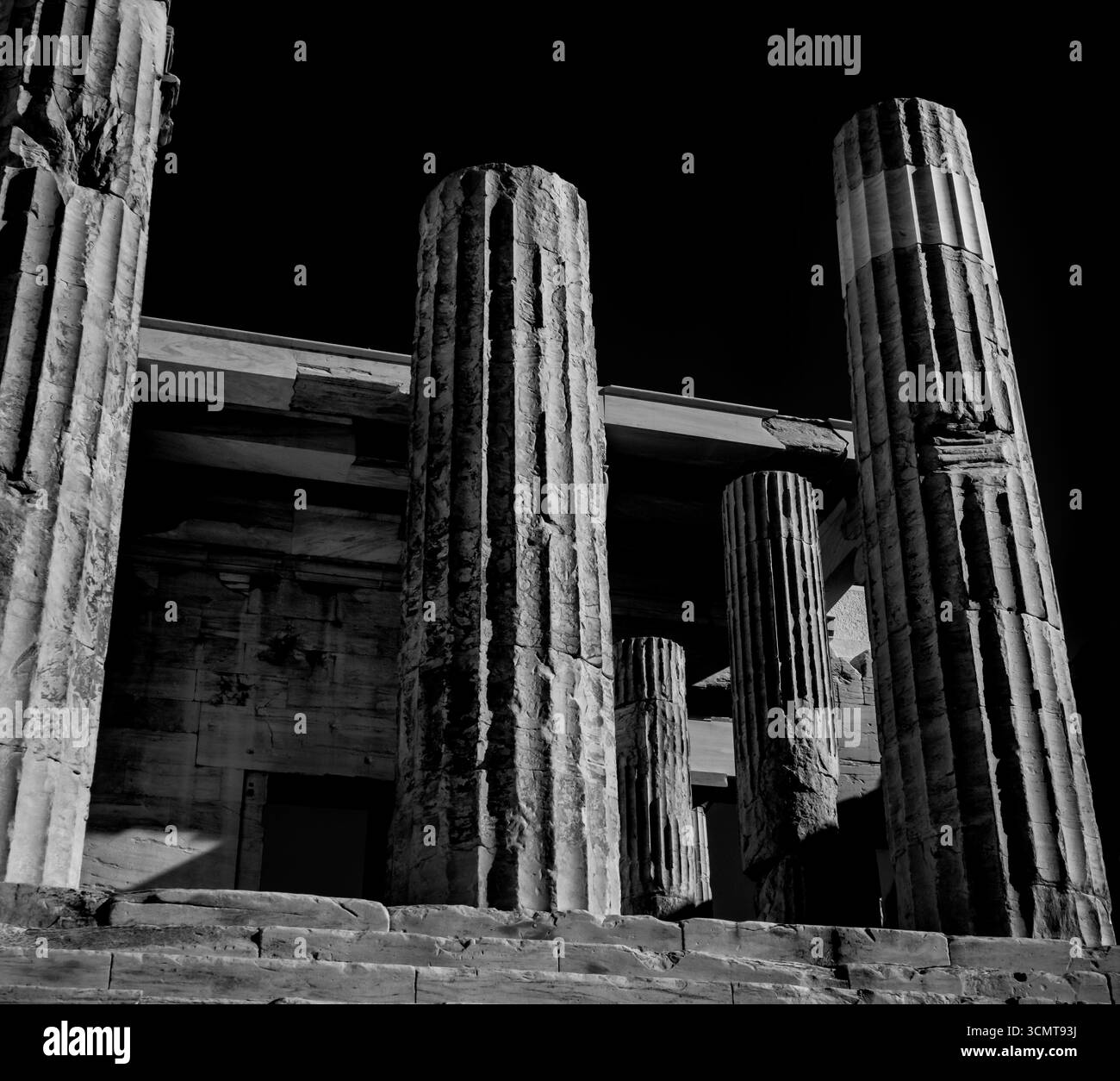Acropole, Athènes. Anciennes colonnes doriques d'un temple grec à Athènes, Grèce. Banque D'Images