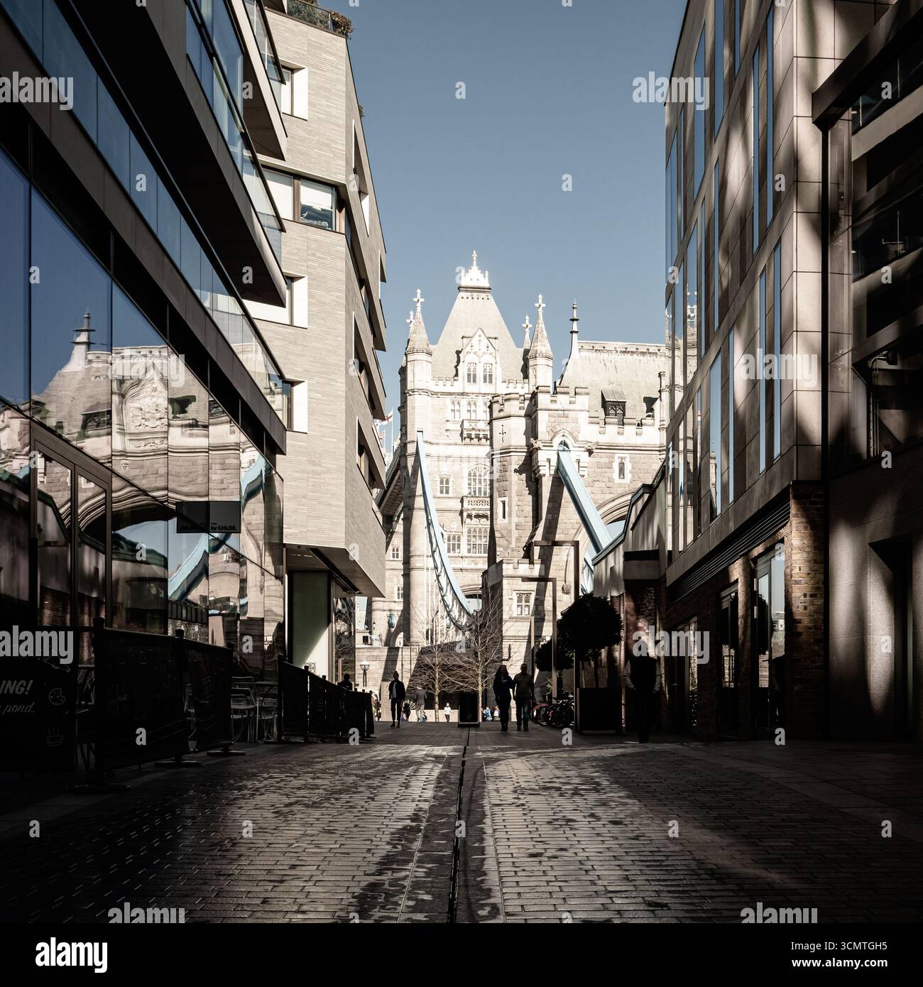 Bâtiments modernes et le Tower Bridge à Londres, Royaume-Uni. Banque D'Images