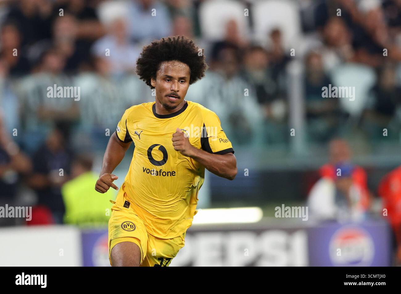 Karim Adeyemi du Borussia Dortmund est vu lors du match de l'UEFA Champions League 2025/2024 entre le Juventus FC et le Borussia Dortmund au stade Allianz. Score final ; Juventus FC 4 :4 Borussia Dortmund. Banque D'Images