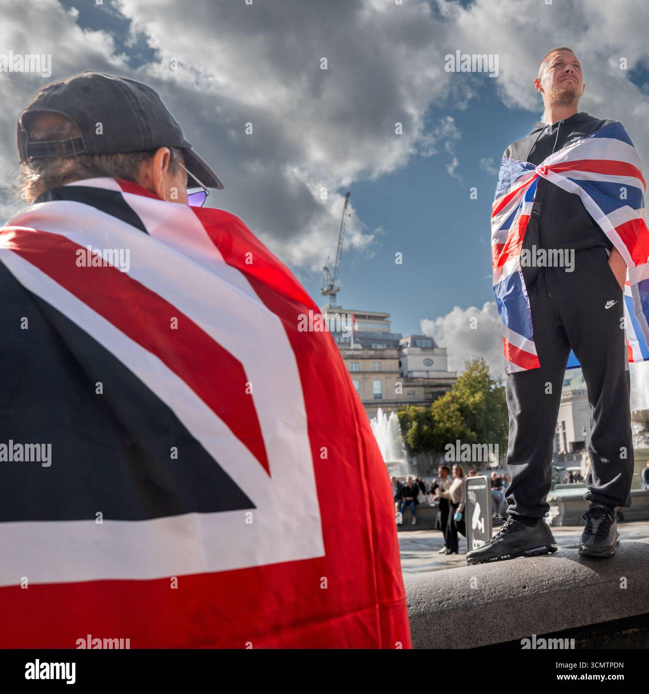 Rassemblement d'Angleterre unie, manifestation appelée par Tommy Robinson, aile droite, drapeau de l'union, drapeau de St George, Banque D'Images