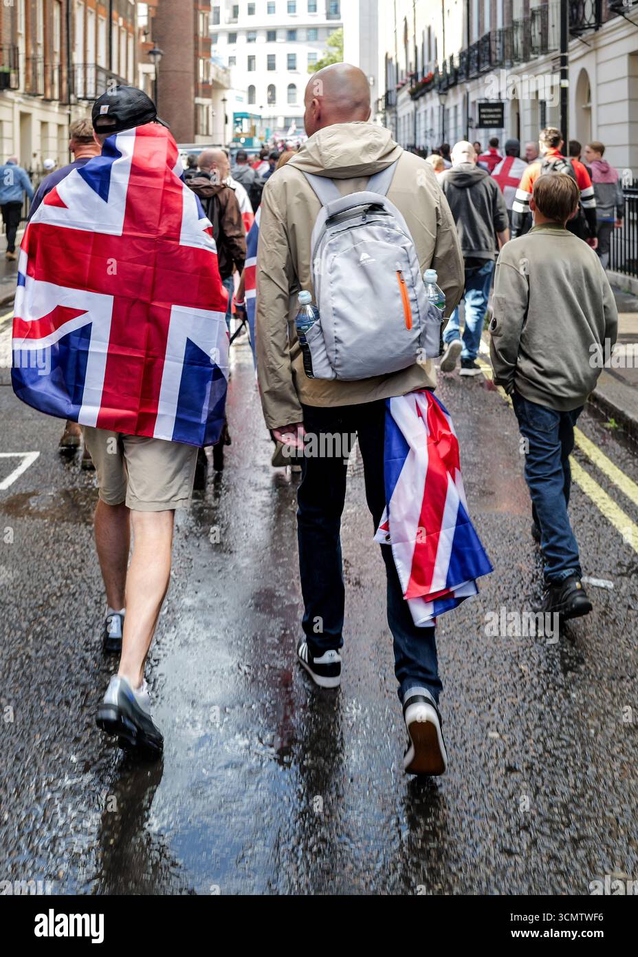 Rassemblement d'Angleterre unie, manifestation appelée par Tommy Robinson, aile droite, drapeau de l'union, drapeau de St George, Banque D'Images Rassemblement d'Angleterre unie, manifestation appelée par Tommy Robinson, aile droite, drapeau de l'union, drapeau de St George, Banque D'Images