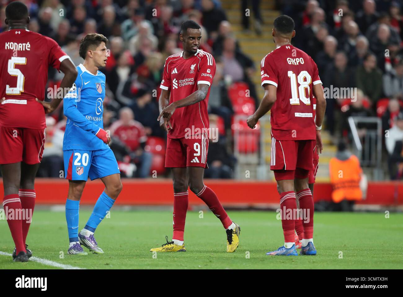 Liverpool, Royaume-Uni. 17 septembre 2025. L'attaquant de Liverpool Alexander Isak (9 ans) lors du match Liverpool FC contre Atletico Madrid Champions League Round One à Anfield, Liverpool, Royaume-Uni, le 17 septembre 2025 crédit : Lee Keuneke/Every second Media crédit : Every second Media/Alamy Live News Banque D'Images