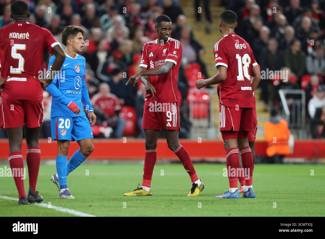 Liverpool, Royaume-Uni. 17 septembre 2025. L'attaquant de Liverpool Alexander Isak (9 ans) lors du match Liverpool FC contre Atletico Madrid Champions League Round One à Anfield, Liverpool, Royaume-Uni, le 17 septembre 2025 crédit : Lee Keuneke/Every second Media crédit : Every second Media/Alamy Live News Banque D'Images