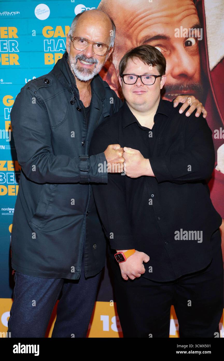 Christoph Maria Herbst und Nico Randel BEI der Premiere des Kinofillms Ganzer halber Bruder im Holi Kino. Hambourg, 17.09.2025 *** Christoph Maria Herbst et Nico Randel à la première du long métrage Ganzer halber Bruder à Holi Kino Hambourg, 17 09 2025 Foto:xgbrcix/xFuturexImagex bruder_hh_5923 Banque D'Images