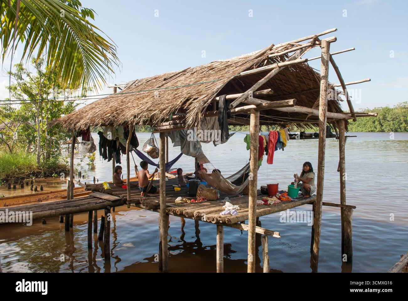 Wina Morena, Amérindien Warao villagze sur pilotis, rive de l'Orénoque, République bolivarienne du Venezuela, Amérique du Sud Banque D'Images
