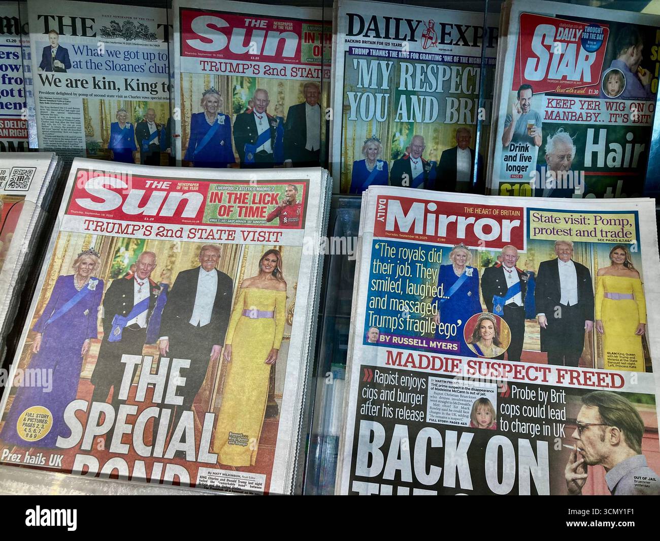 Photo de couverture de la deuxième visite d'État britannique de Trump , organisée par le roi Charles III , qui a dominé la page d'accueil des journaux britanniques Banque D'Images
