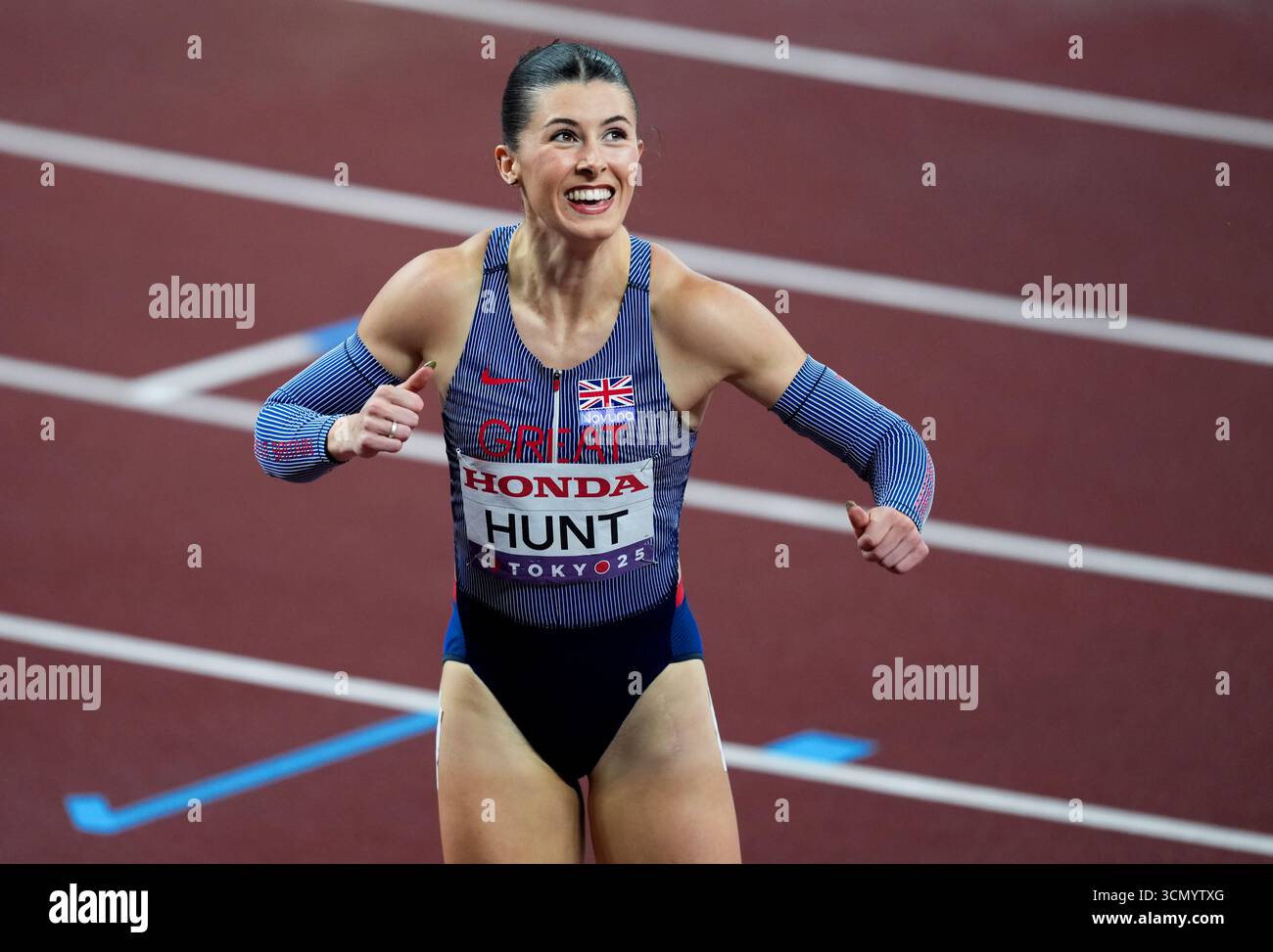 Amy Hunt de Grande-Bretagne après la demi-finale du 200 m féminin Heat 1 le sixième jour des Championnats du monde d'athlétisme 2025 au stade national du Japon, Tokyo. Date de la photo : jeudi 18 septembre 2025. Banque D'Images