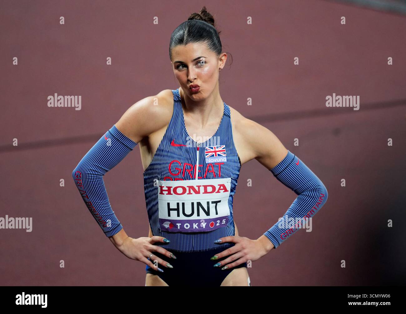 Amy Hunt de Grande-Bretagne après la demi-finale du 200 m féminin Heat 1 le sixième jour des Championnats du monde d'athlétisme 2025 au stade national du Japon, Tokyo. Date de la photo : jeudi 18 septembre 2025. Banque D'Images